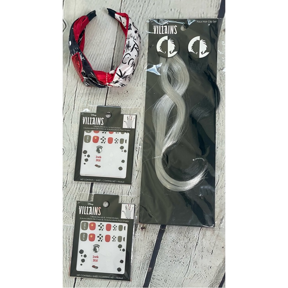 Disney Villains 101 Dalmatians Cruella Deville Accessory Bundle